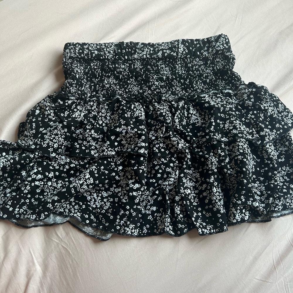 Francesca's black and white flowy skirt size xs
